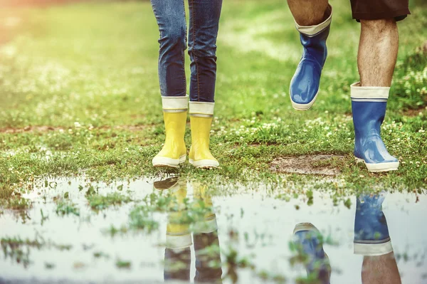 Couple in colorful wellies walking — Stock Photo, Image
