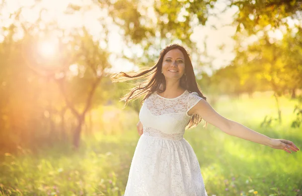 Pregnant woman in white dress — Stock Photo, Image