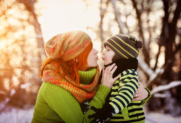 Madre felice con bambino — Foto Stock