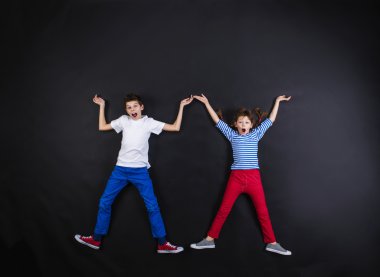 Oynak kardeşleri birlikte eğleniyor
