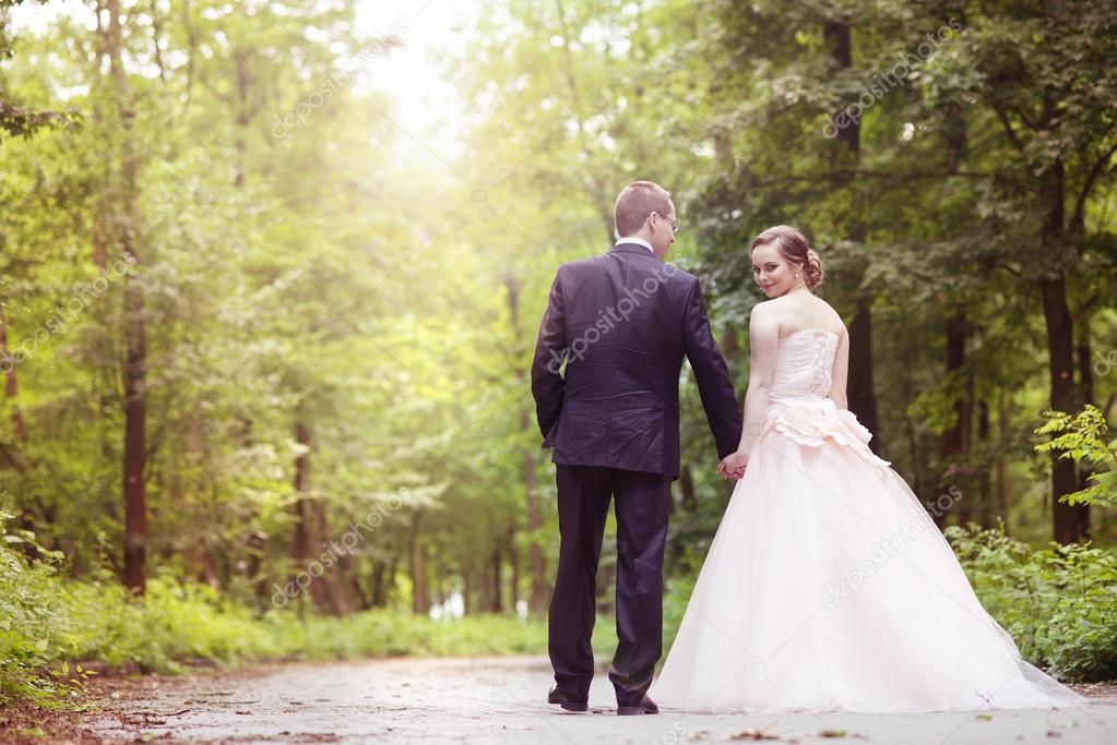 Wedding couple in park