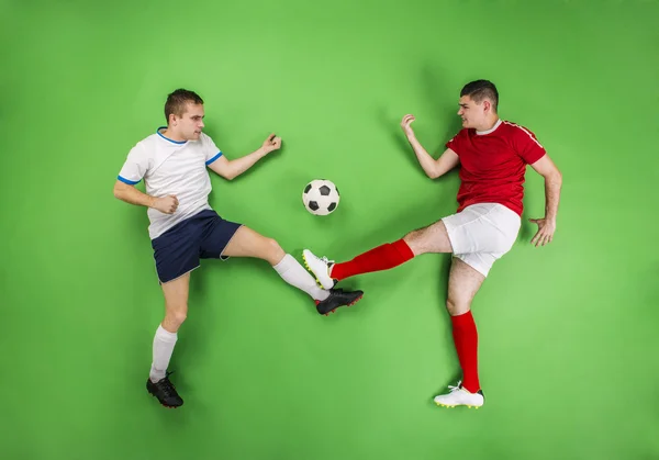 Futbol oyuncuları top için mücadele. — Stok fotoğraf