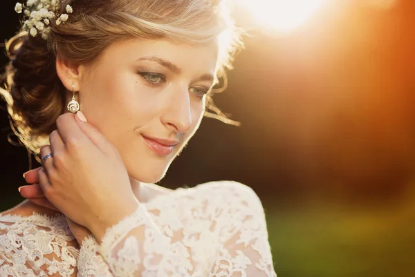 Beautiful bride at the sunset — Stock Photo, Image