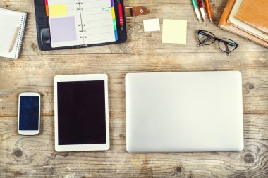 Ofis malzemeleri ve araçları karışımını