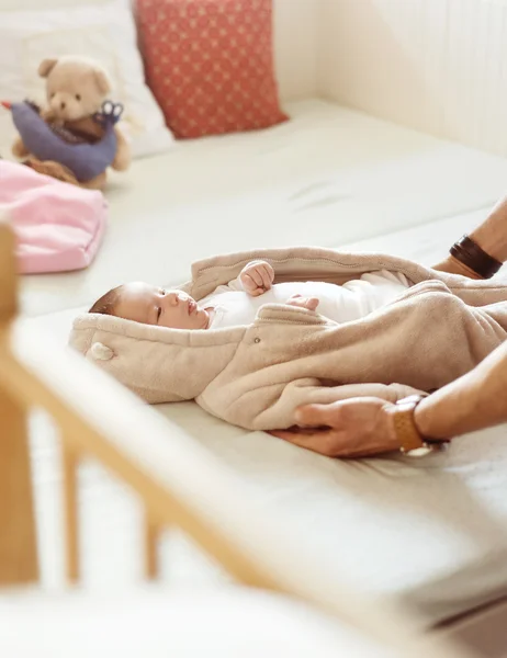 Cute little baby girl lying on the bed — Stock Photo, Image