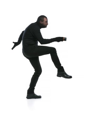 Yüzünde siyah giyimli yün ile hırsız