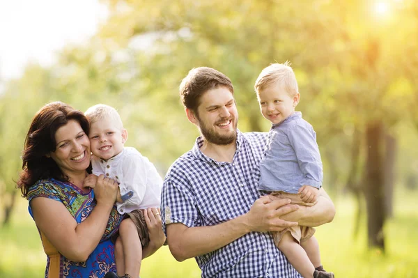 Familie tijd samen doorbrengen — Stockfoto