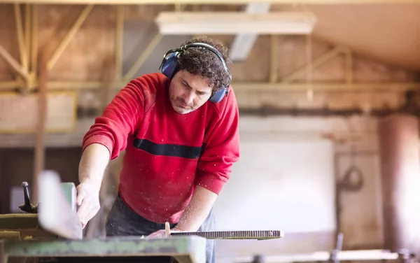 Man carpenter working — Stock Photo, Image