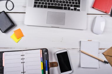 Ofis malzemeleri ve araçları karışımını