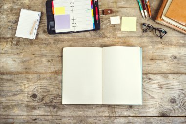 Açık defter office karışımı ile malzemeleri