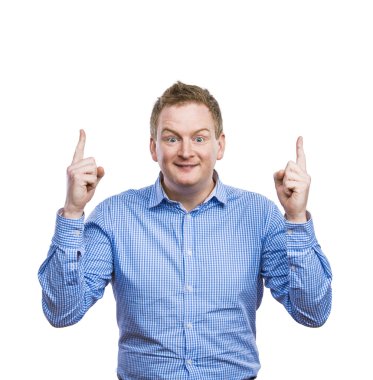 Komik adam yukarı dönük