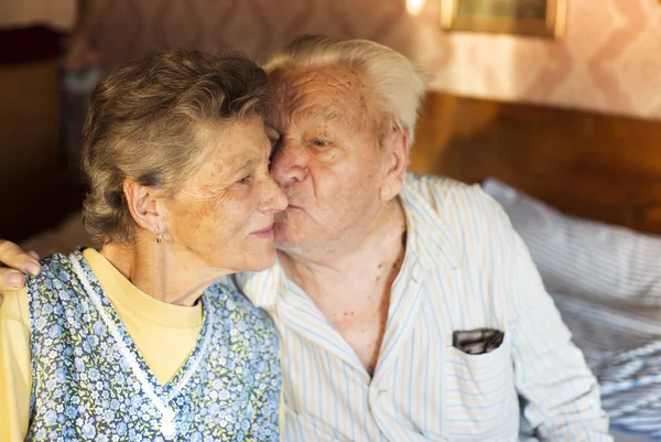 Glad Senior par i kärlek — Stockfoto