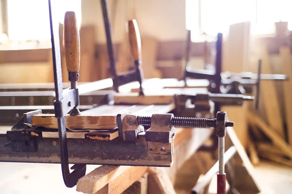 Screw clamp tools pressing planks together — Stock Photo, Image