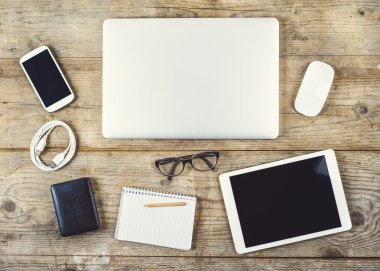 Ofis malzemeleri ve araçları karışımını