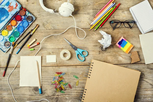 Bureau veel objecten zijn briefpapier — Stockfoto