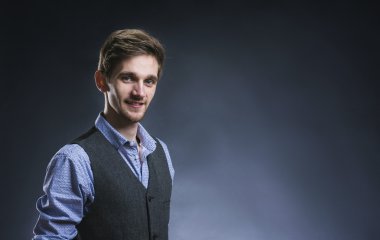 şık yakışıklı adam