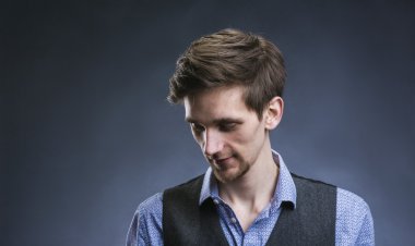 şık yakışıklı adam