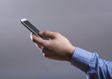 Hipster's el ile onun akıllı telefon