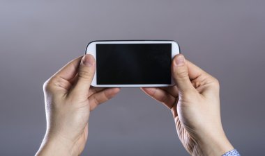 Akıllı telefonunu elleriyle hipster's