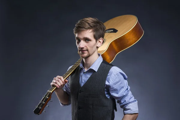 Handsome guitar player — Stock Photo, Image