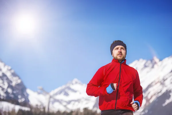 Sportman joggen in het park — Stockfoto