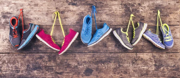 Scarpe sportive sul pavimento — Foto Stock