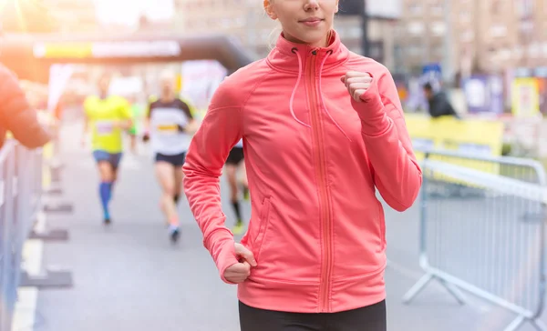 Woman Running in the city — Stock Photo, Image