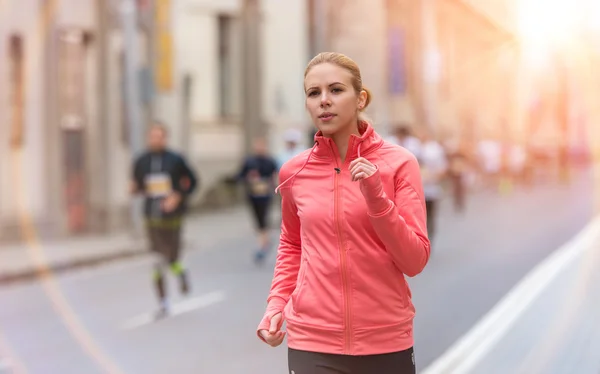 Woman Running in the city — Stock Photo, Image