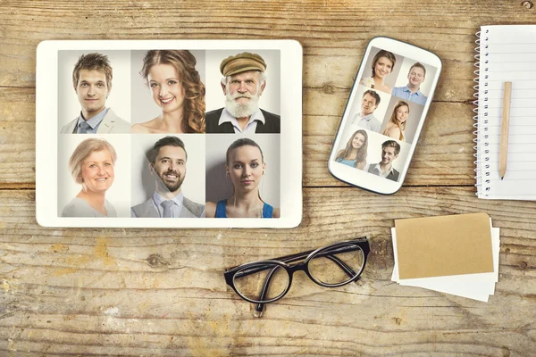 Mistura de material de escritório e gadgets — Fotografia de Stock