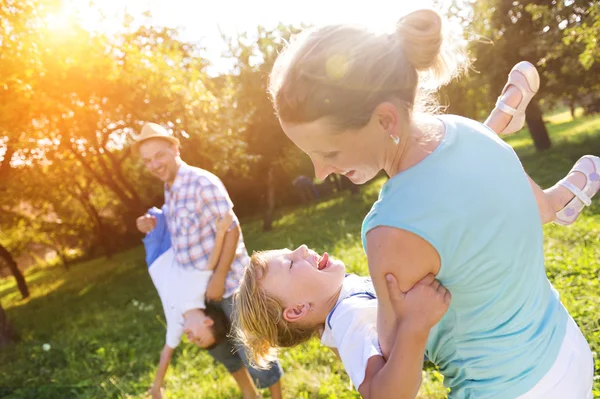 Familia feliz — Foto de Stock