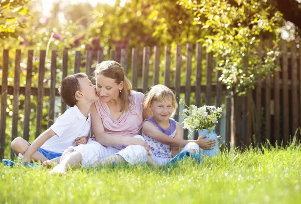 Famille heureuse — Photo