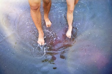 Su birikintisine yürüme ayak