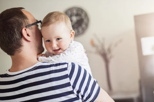 Daddy holding his daughter — Stock Photo, Image