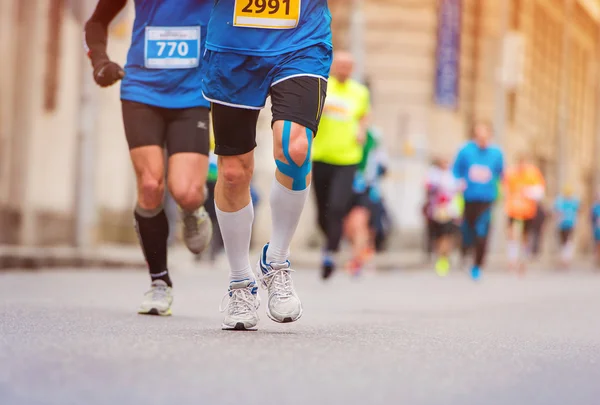 Runners at the city race — Stock Photo, Image