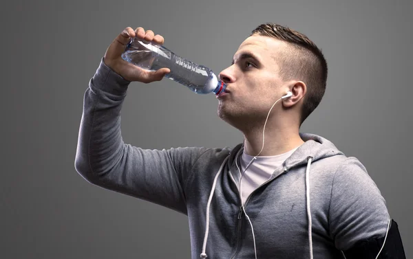 Runner drinkwater. — Stockfoto