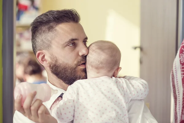 Vader en baby dochter — Stockfoto