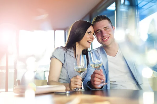 Schönes junges Paar — Stockfoto