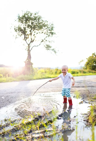 Pequena menina com sua mãe — Fotografia de Stock