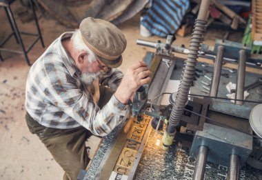 Komuta sizde oyma harf