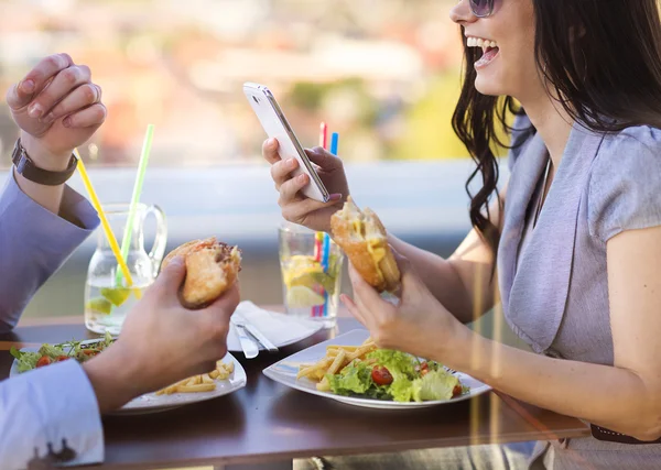 Schönes junges Paar — Stockfoto