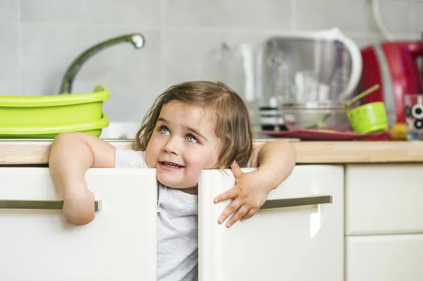 Menina brincando — Fotografia de Stock