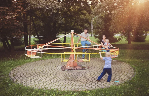 Family enjoying life together outside — Stock Photo, Image