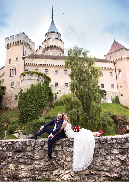 Junges Hochzeitspaar — Stockfoto