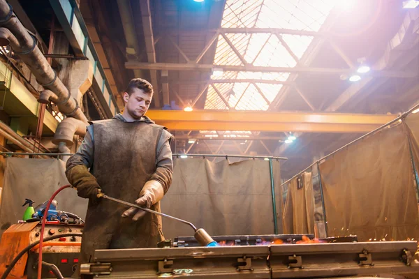 Man preparing equipment for welding — Stock Photo, Image