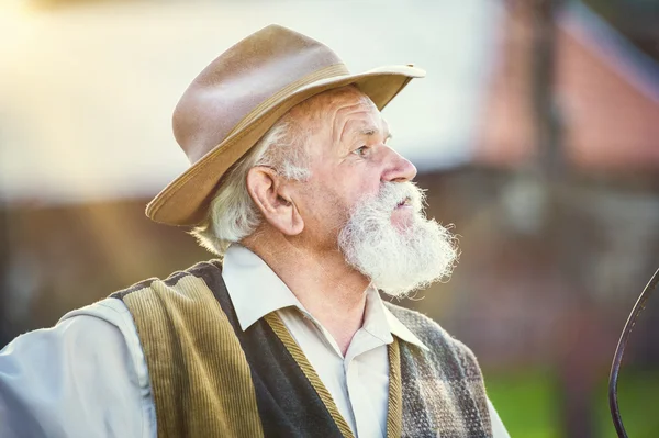 Starszy farmer w lato — Zdjęcie stockowe