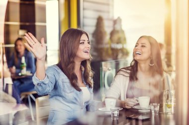 canlı görüşmetwee vrouwen in café