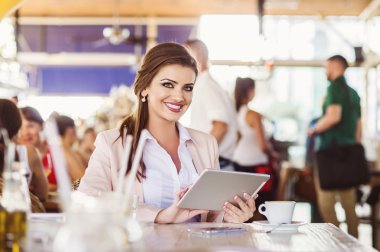 tablet Café kadınla