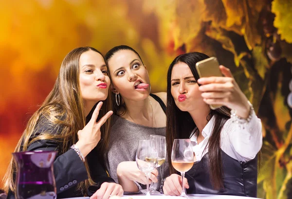 Three girls in bar — Stock Photo, Image