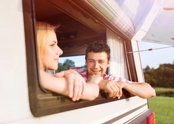 Young couple travelling with camper van — Stock Photo, Image