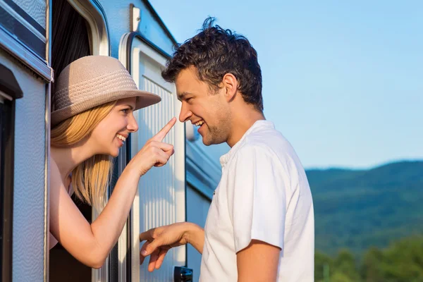 Couple travelling with camper — Stock Photo, Image